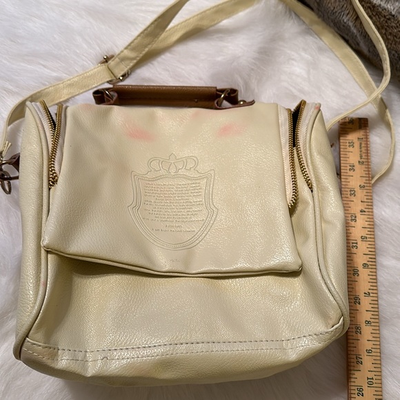 Cream purse. No Brand tag. - Picture 16 of 16